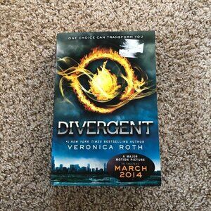 4/$25 Divergent by Veronica Roth Paperback Book